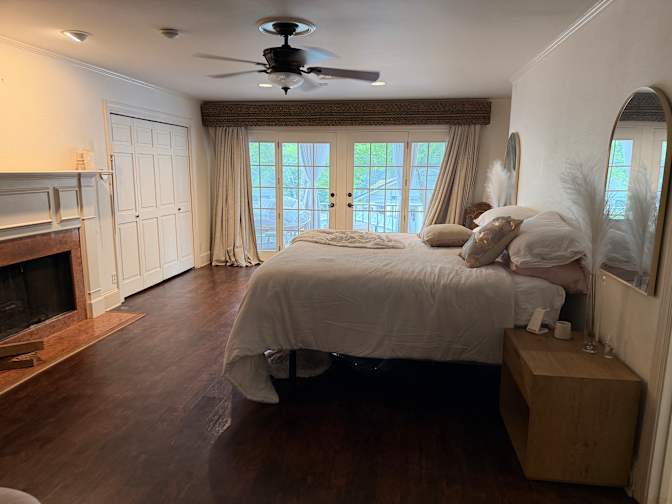 Menzelle Dedeaux's room
