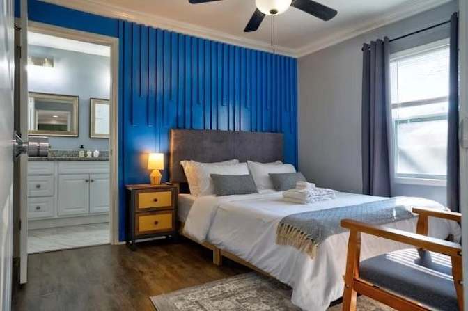 Alcove Rooms's room
