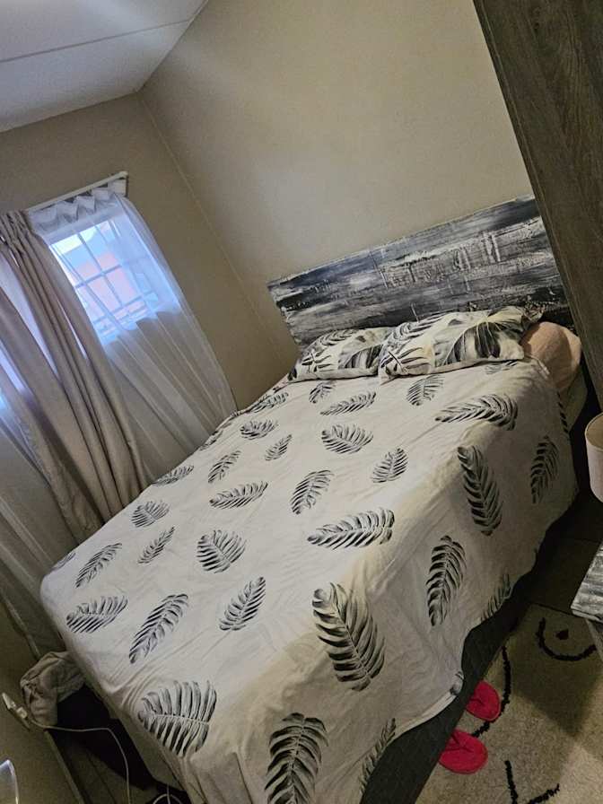 Snenhlanhla's room