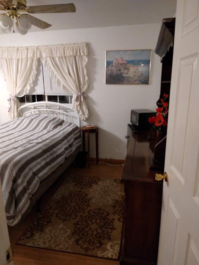 kim gary rental rooms's room