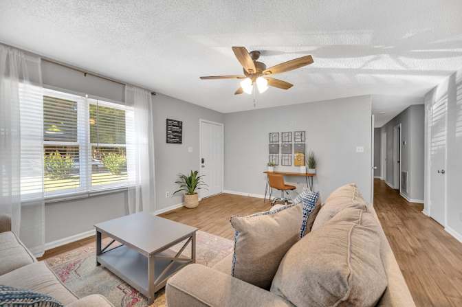 lifedoorrentals's room