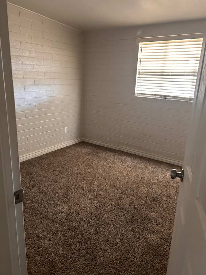 NELLY URIBE's room