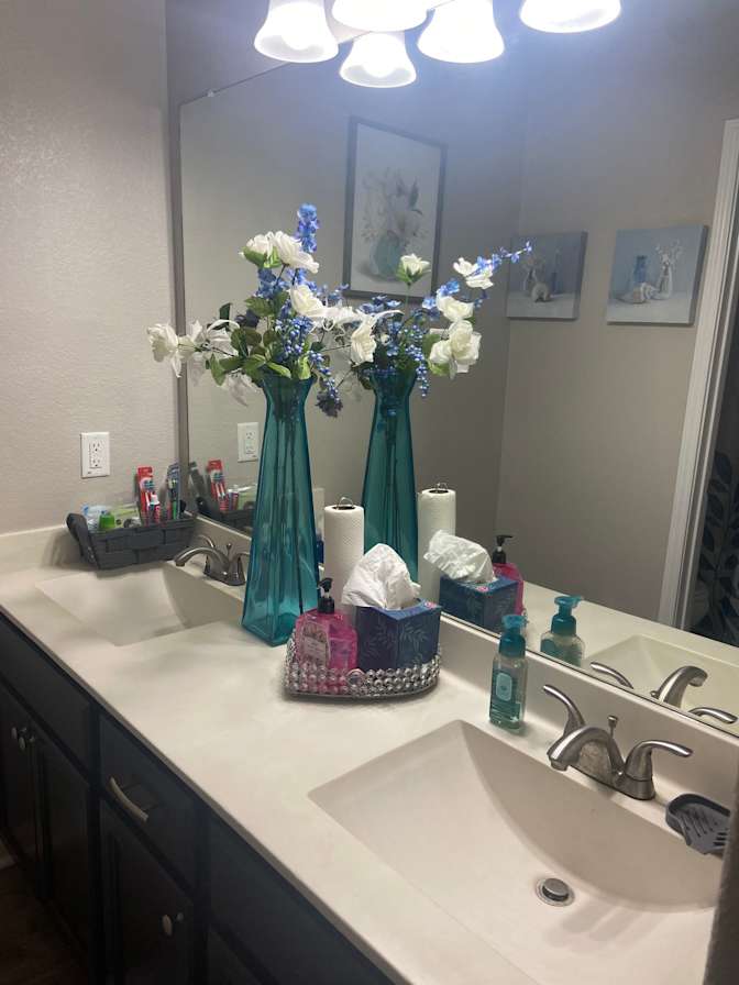Janell Edwards's room