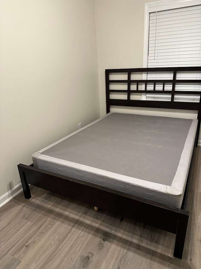 Dee's room