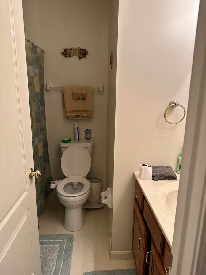 Leslie's room