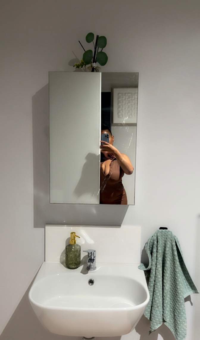 Lee's room