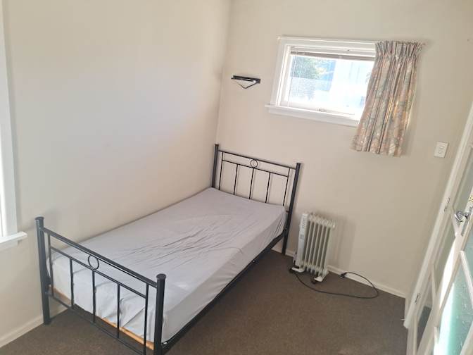 Qamar's room