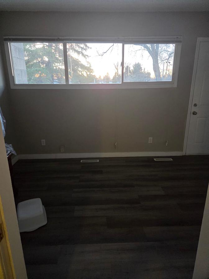 kenneths's room