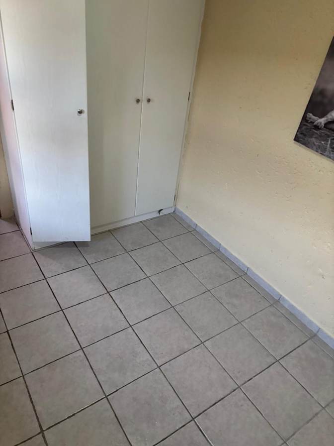 Mthokozisi's room