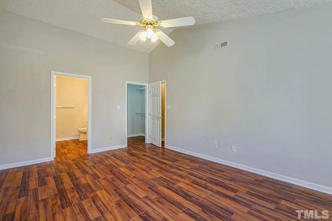 Alcove Rooms's room