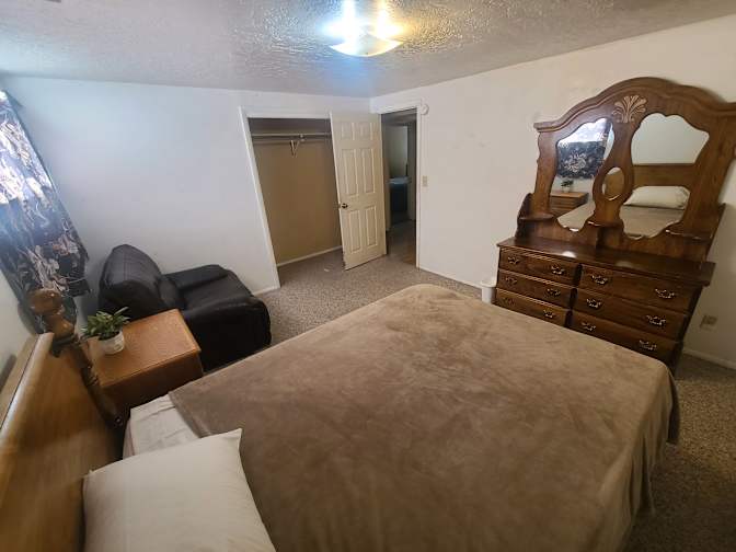 Leslie's room