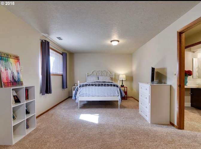 Sara's room