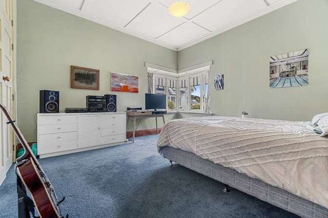 Jo's room
