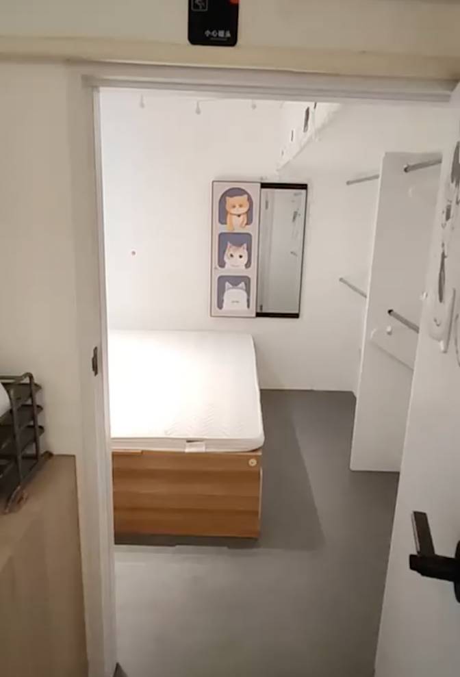 Meownistry's room