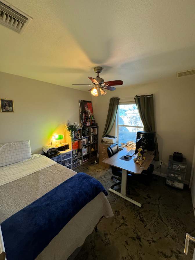 Luis's room