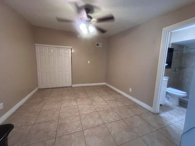 Zegdhi Bustos's room