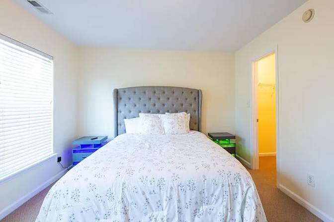 Alcove Rooms's room