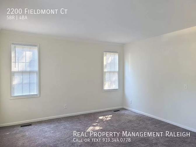Alcove Rooms's room