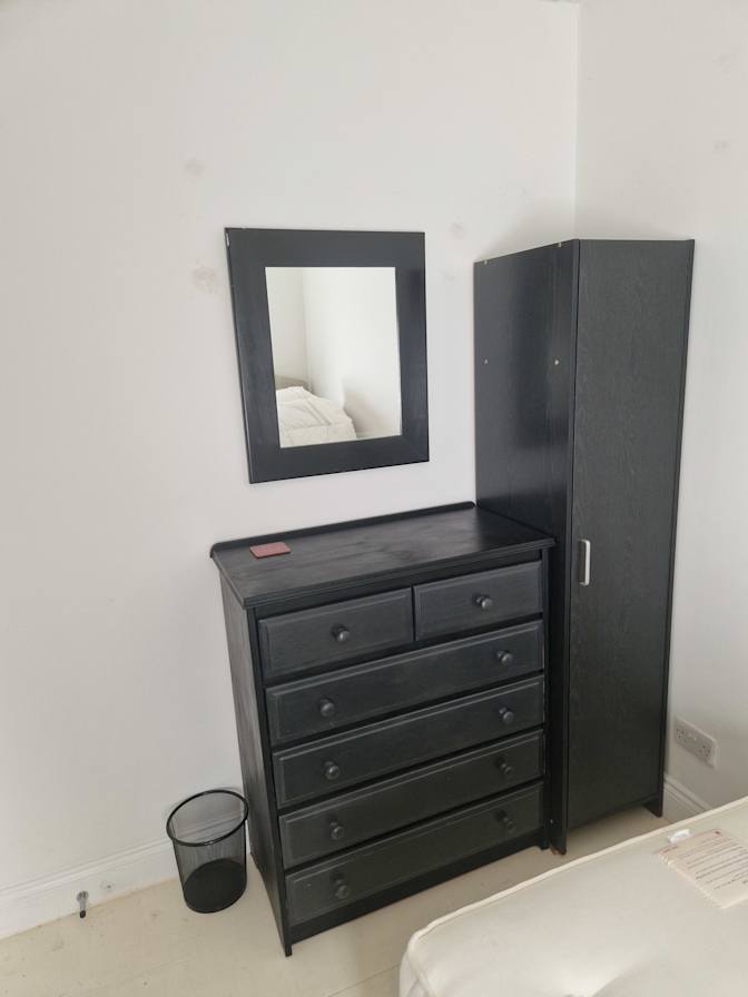 Leon's room