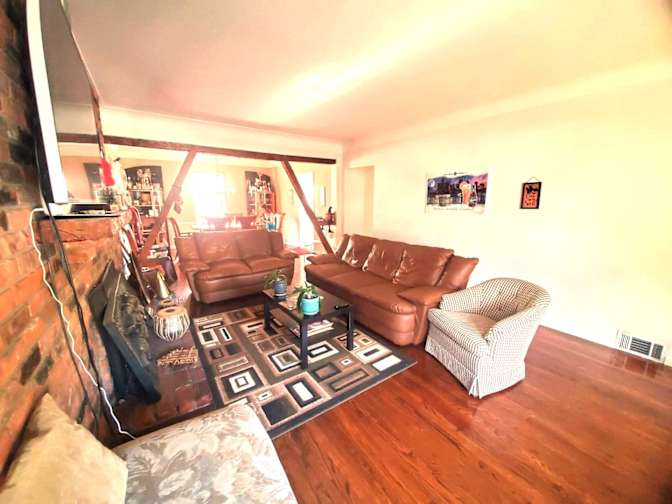 European Home - Roommate Needed's room