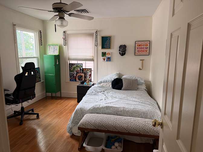 Menzelle Dedeaux's room