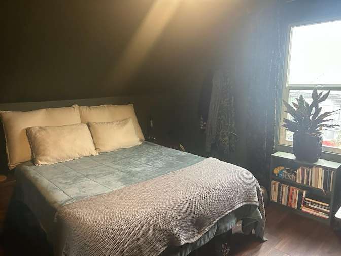 KC Cassily's room
