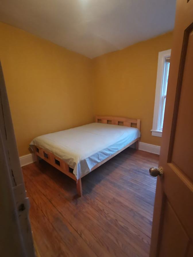 Lolo's room