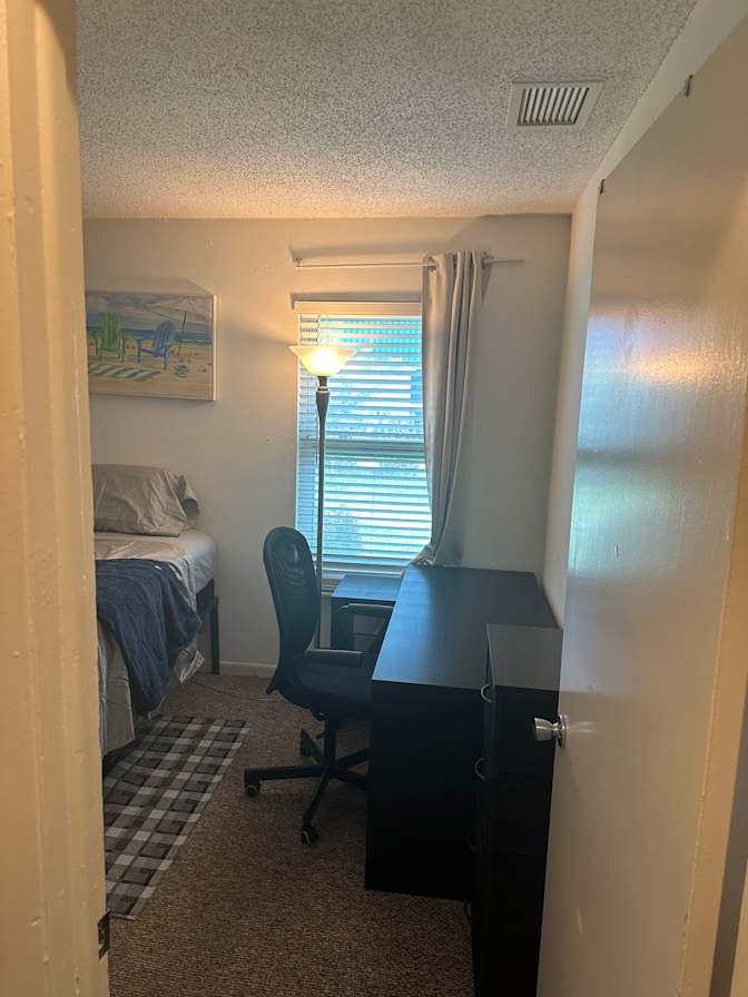 Raul MaxBrown's room