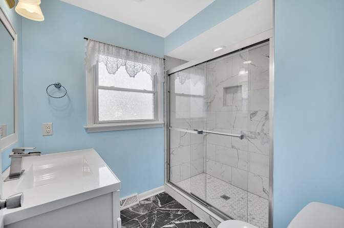 lifedoorrentals's room