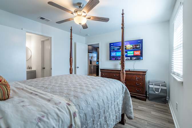 Alcove Rooms's room