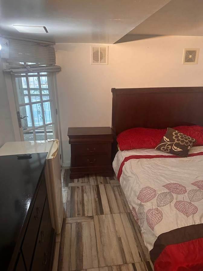 Room for rent's room