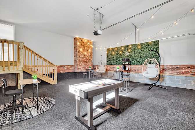 lifedoorrentals's room