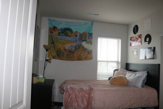 Lensa's room