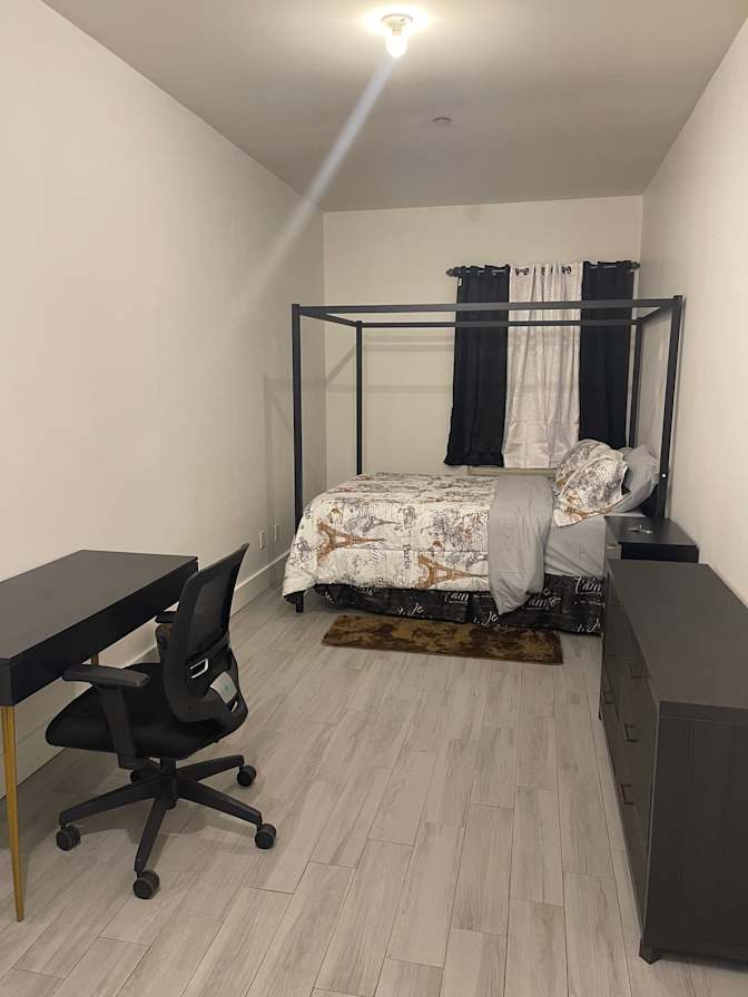 BROOKLYN APARTMENT SHARE LONG OR SHORT TERM's room