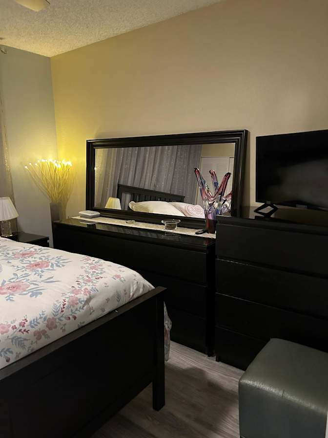 AMANDA ZAPATA's room