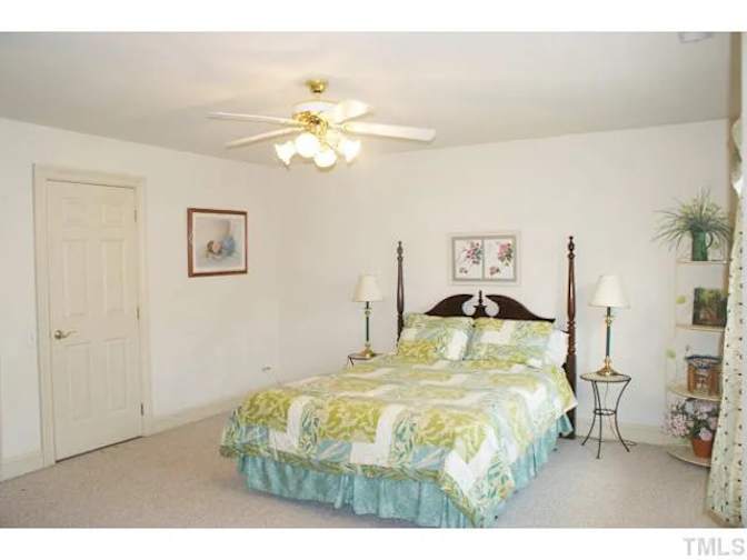 Alcove Rooms's room