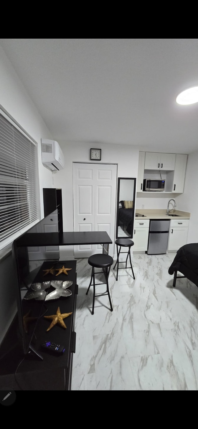 Mar Kuri's room