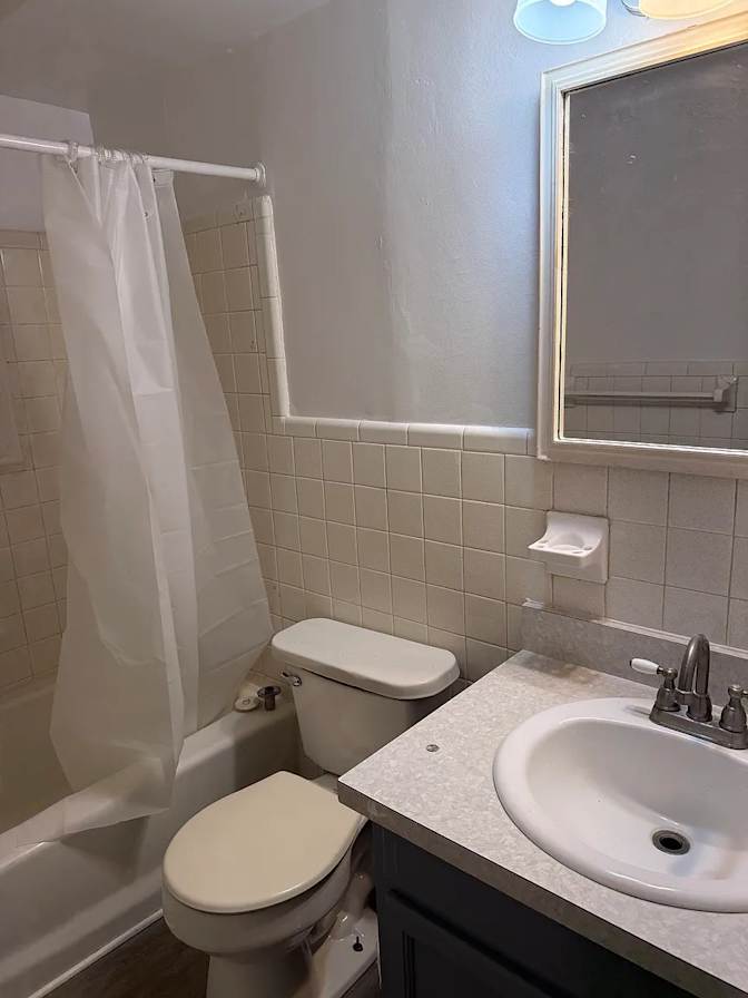 Alcove Rooms's room