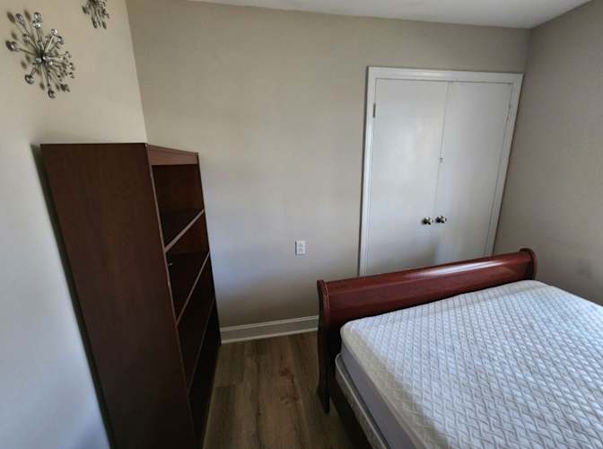 Alcove Rooms's room