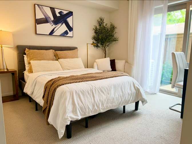 Eli & Sandy's room