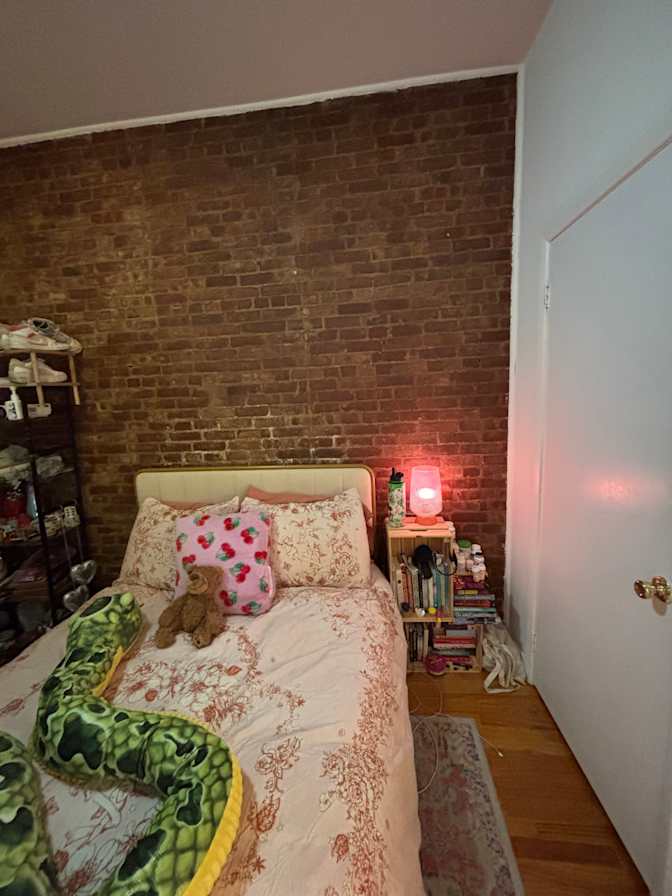 Eileen Sandi Fiore's room