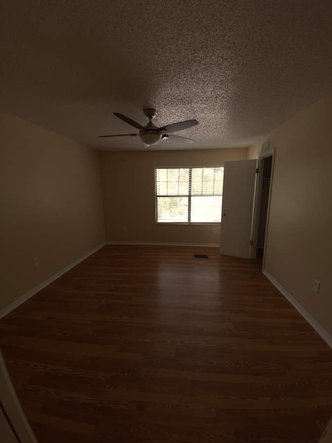 Chili's room