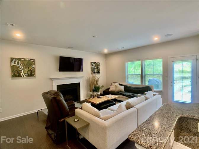 Alcove Rooms's room