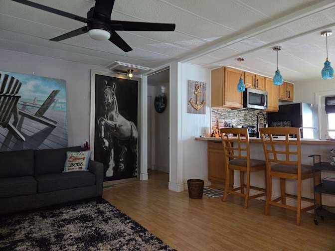 Linda PAGE's room