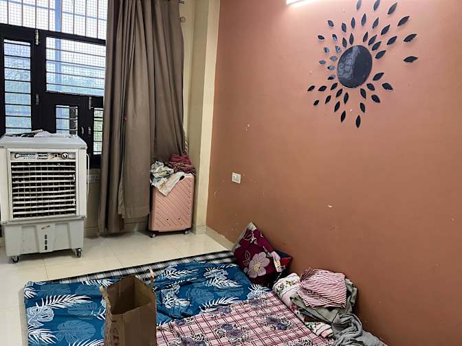 NIKKI CHAUHAN's room