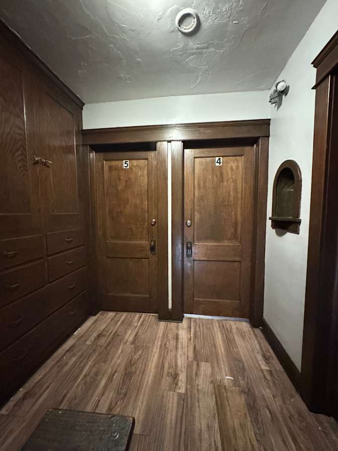 Black Diamond Ministries LLC's room