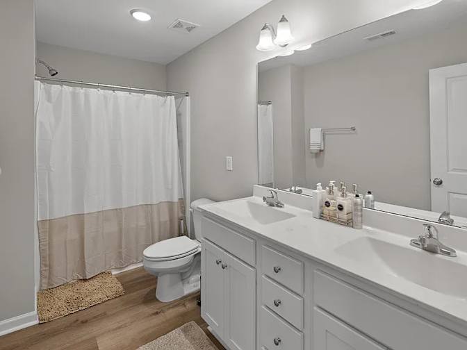 Alcove Rooms's room