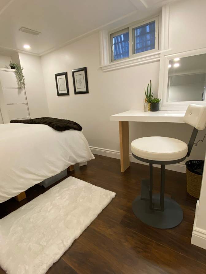 Old Ottawa South's room