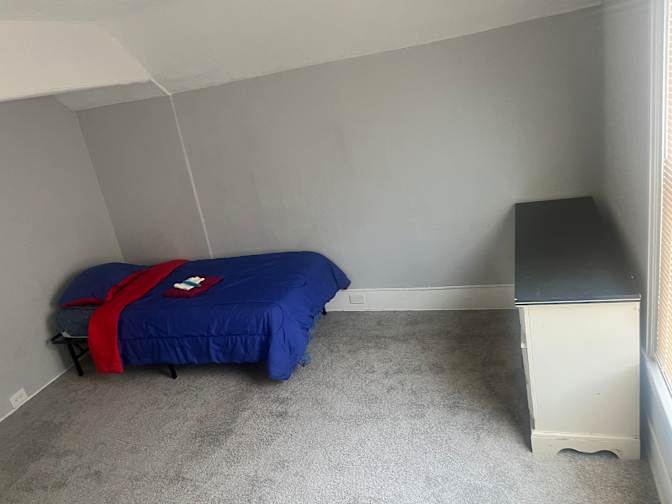 RL Homes's room