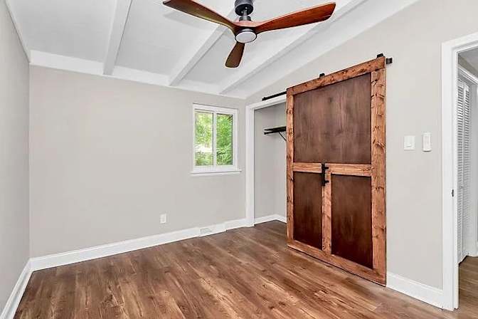 Alcove Rooms's room